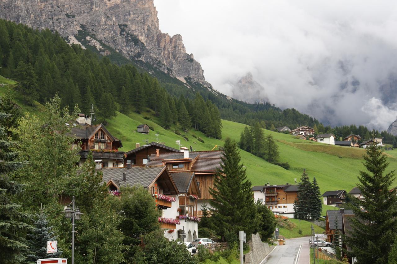 Residence Vajolet San Cassiano Exteriör bild