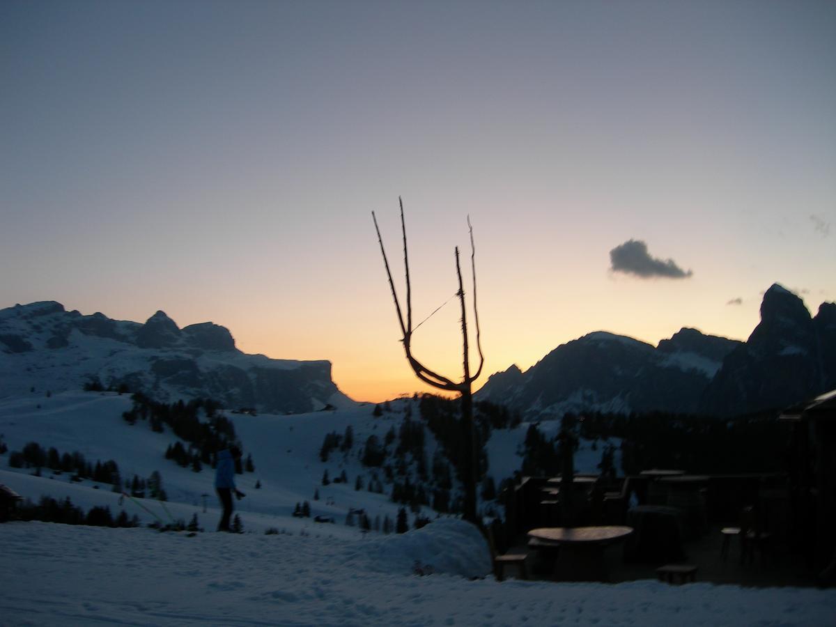 Residence Vajolet San Cassiano Exteriör bild